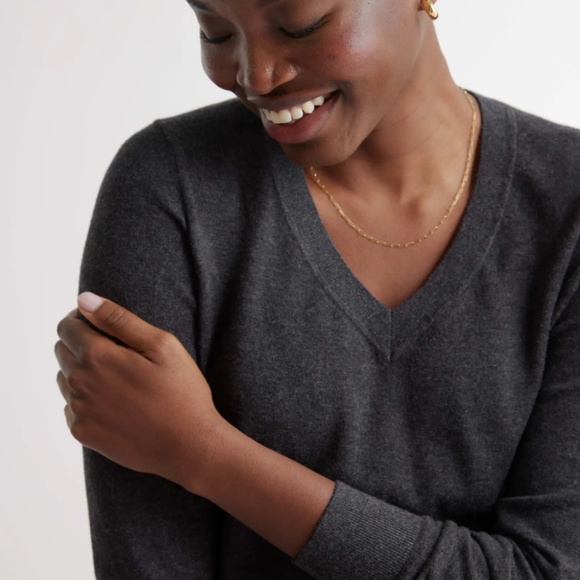 Quince Lightweight Cotton Cashmere V-Neck Sweater - Picture 2 of 5